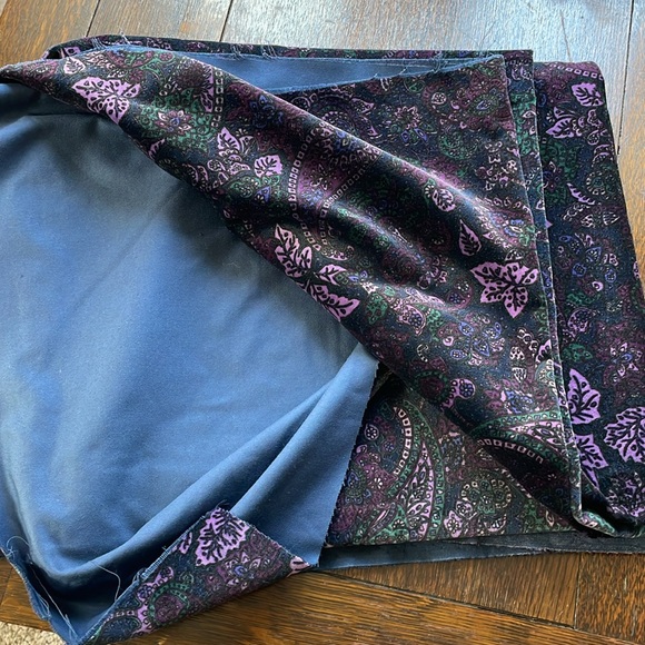 Dark purple paisley soft velour fabric remnant, reversible w navy backing - Picture 2 of 11